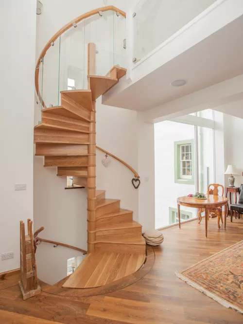 Desain tangga putar modern / tangga spiral